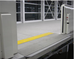 モノレール線初・ホーム可動柵と連動した可動ステップの設置による安全性確保（羽田空港第3ターミナル駅）のイメージ