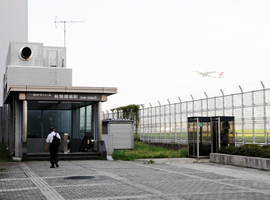 A Hideaway for Aircraft Fans