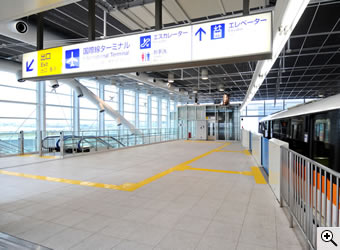 3층 상행 플랫폼(모노레일 하마마쯔초역 방면)